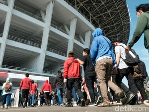 Antusias Warga Ikut Vaksin Massal di GBK
