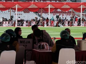Peserta Vaksinasi 12 Tahun ke Atas di GBK Hari Ini Capai 22.000 Peserta Vaksinasi 12 Tahun ke Atas di GBK Hari Ini Capai 22.000