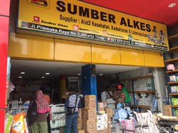 Sulitnya Mencari Tabung Oksigen di Pasar Pramuka