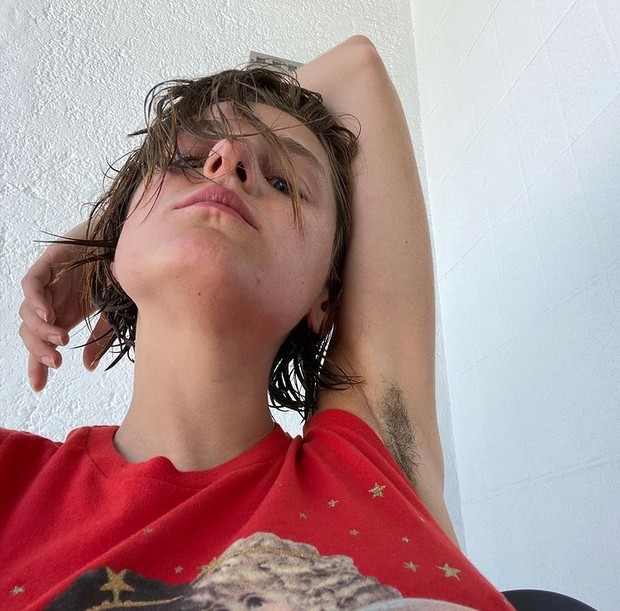 Sumber: instagram.com/emmalouisecorrin Sumber: instagram.com/emmalouisecorrin