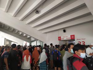 Warga Antre Berjam-jam di Vaksinasi Massal, Ini Kata GBK dan Kodam Jaya