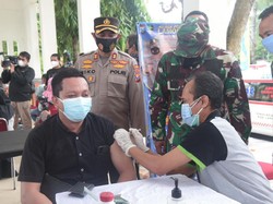 Wow, Vaksinasi Massal Berhadiah Kambing di Lamongan