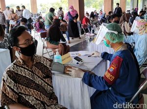 Warga Antusias Ikut Vaksinasi COVID-19 di Kulon Progo