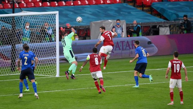 LONDON, ENGLAND - JUNE 26: Marko Arnautovic of Austria scores a goal past Gianluigi Donnarumma of Italy that was later disallowed by VAR for offside during the UEFA Euro 2020 Championship Round of 16 match between Italy and Austria at Wembley Stadium at Wembley Stadium on June 26, 2021 in London, England. (Photo by Laurence Griffiths/Getty Images)