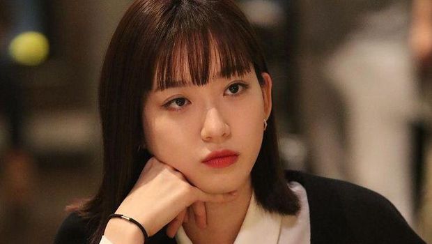 Aktris Han Ji Hyun saat memerankan tokoh Joo Seokyung dalam drama Korea 'Penthouse'/Sumber/Instagram/hanjiji54.