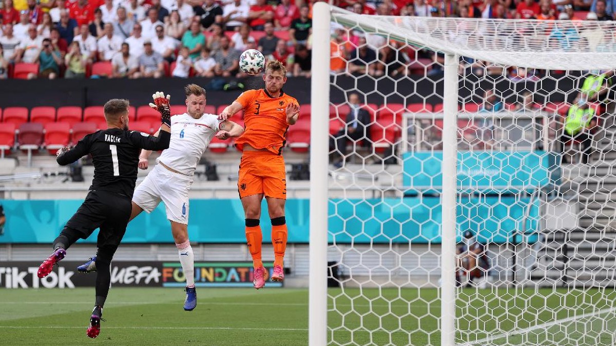 Laga antara Belanda vs Ceko masih 0-0 di babak pertama. Foto: Getty Images/Alex Pantling