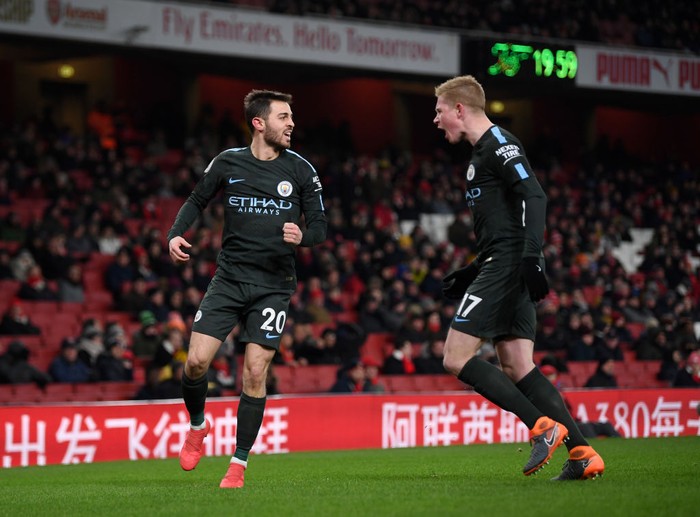LONDON, ENGLAND - MARCH 01:  Bernardo Silva of Manchester City celebrates scoring the opening goal with Kevin De Bruyne during the Premier League match between Arsenal and Manchester City at Emirates Stadium on March 1, 2018 in London, England.  (Photo by Shaun Botterill/Getty Images)