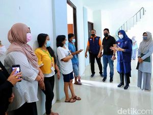 Bupati Banyuwangi Semangati Warga yang Jalani Isolasi dan Karantina