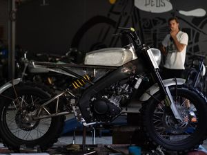 Deus Ex Machina Garap XSR 155 Jadi Capung Merah, Sepeda Motor Pertama Yamaha