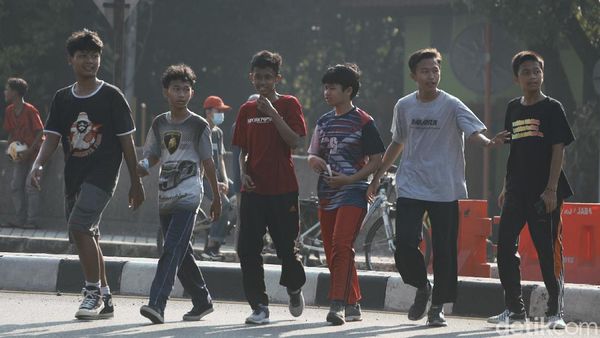 Duh, Anak-anak di Bekasi Ini Santuy Banget Nggak Pake Masker!
