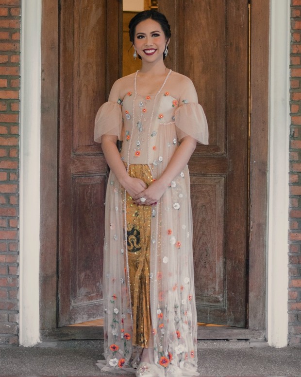 Foto: Kebaya kutu baru/instagram.com/@dewangga_ Foto: Kebaya kutu baru/instagram.com/@dewangga_