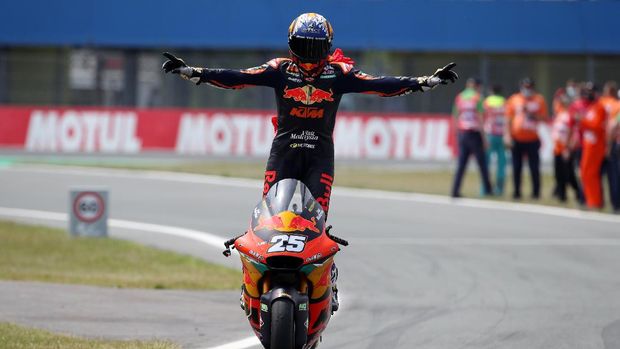 MotoGP - TT Assen - TT Circuit Assen, Assen, Netherlands - June 27, 2021 Red Bull KTM Ajo's Raul Fernandez celebrates winning the Moto2 race REUTERS/Yves Herman