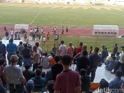 Penonton Berkerumun, Laga Persiraja Banda Aceh vs PSMS Medan Dihentikan