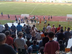 Penonton Membludak, Persiraja Banda Aceh Vs PSMS Medan Dihentikan