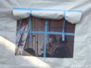 RSUD Kota Bekasi Dibanjir Pasien Covid-19, 5 Tenda Darurat Terisi RSUD Kota Bekasi Dibanjir Pasien Covid-19, 5 Tenda Darurat Terisi
