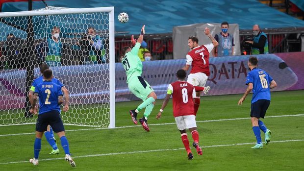 Soccer Football - Euro 2020 - Round of 16 - Italy v Austria - Wembley Stadium, London, Britain - June 26, 2021 Austria's Marko Arnautovic scores their first goal Pool via REUTERS/Laurence Griffiths