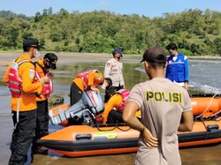 3 Pemancing Dihantam Ombak di Pantai Logending Kebumen, 1 Hilang