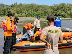 3 Pemancing Dihantam Ombak di Pantai Logending Kebumen, 1 Hilang 3 Pemancing Dihantam Ombak di Pantai Logending Kebumen, 1 Hilang
