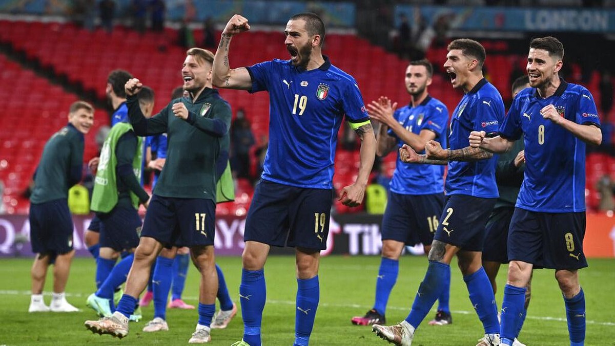 Italia lolos ke perempatfinal Euro 2020 usai menang 2-1 lewat perpanjangan waktu atas Austria (Foto: AP/Ben Stansall)