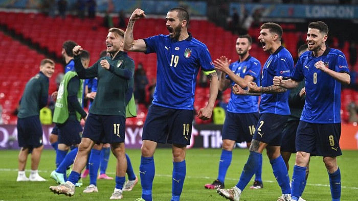 Italia players celebrate end of the Euro 2020 soccer championship round of 16 match between Italy and Austria at Wembley stadium in London in London, Saturday, June 26, 2021. (Ben Stansall/Pool Photo via AP)