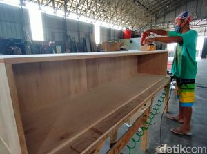 Angka Kematian Meningkat, Perajin Peti Mati Kebanjiran Order