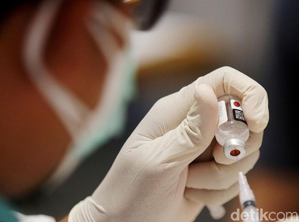 Bio Farma Akui Ada Kemungkinan Opsi Vaksin Booster, Minimal untuk Nakes