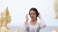 Foto Seksi Anya Geraldine Berkebaya Bali Disebut Jadi Pesona Indonesia