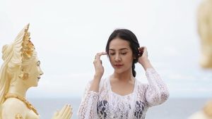 Foto Seksi Anya Geraldine Berkebaya Bali Disebut Jadi Pesona Indonesia