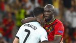 Foto: Ronaldo Lagi Kesal? Lukaku Langsung Rangkul