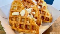 Krenyes Manis! Croffle Dicocol Saus Mapple dan Choco Crunch