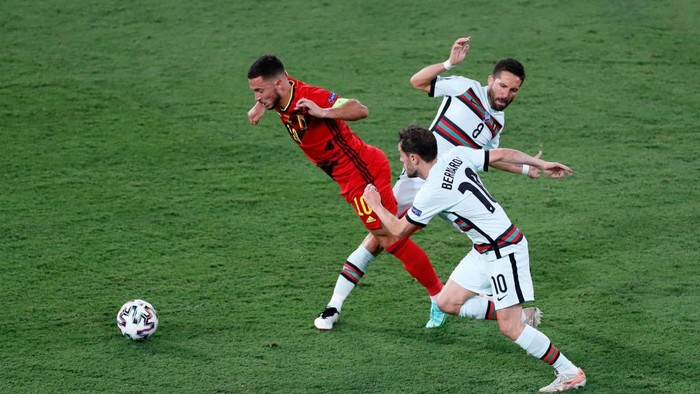 SEVILLE, SPAIN - JUNE 27: Eden Hazard of Belgium is challenged by Joao Moutinho of Portugal during the UEFA Euro 2020 Championship Round of 16 match between Belgium and Portugal at Estadio La Cartuja on June 27, 2021 in Seville, Spain. (Photo by Jose Manuel Vidal - Pool/Getty Images)