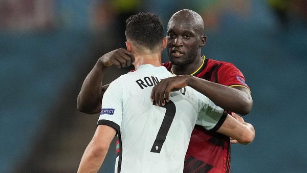 Foto: Ronaldo Lagi Kesal? Lukaku Langsung Rangkul