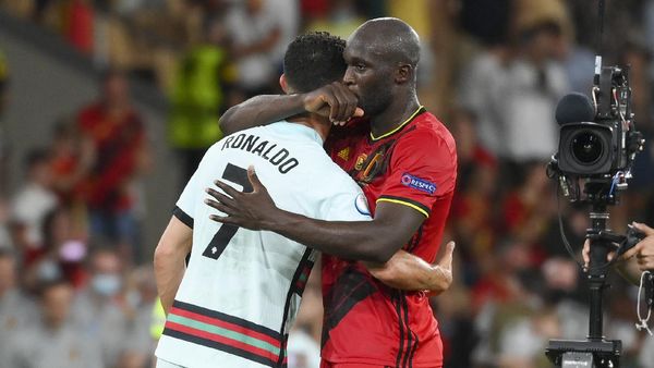Peluk Hangat Ronaldo-Lukaku Usai Belgia Vs Portugal