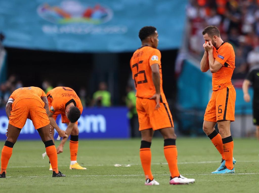 Sehancur-hancurnya Belanda Sehancur-hancurnya Belanda