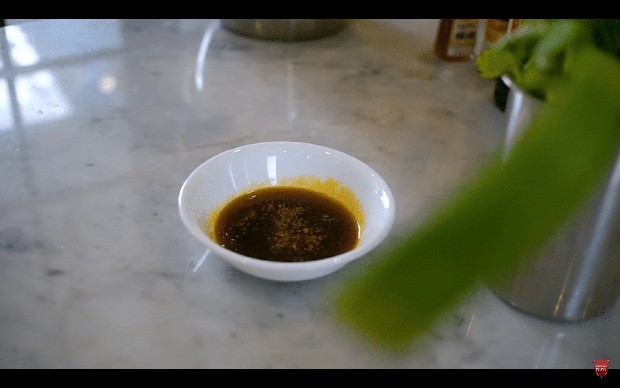 Foto: youtube.com/arnoldpoernomo/ Saus gyoza.