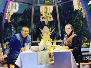 Intip Kedekatan Anang Hermansyah dan Keluarganya Saat Kulineran