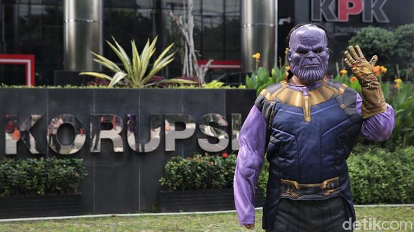 Gedung KPK Digeruduk Thanos, Ada Apa?