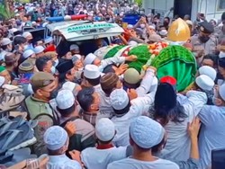 Proses Penyemayaman KH Ahmad Nawawi Dencik Dibanjiri Pelayat