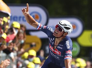 Luapan Ekspresi Kemenangan Van Der Poel Luapan Ekspresi Kemenangan Van Der Poel
