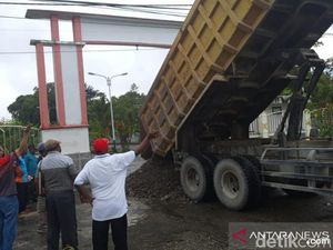 24 Anggota DPRD Mimika 2014-2019 Tutup Kantor Dewan Minta Diaktifkan Lagi 24 Anggota DPRD Mimika 2014-2019 Tutup Kantor Dewan Minta Diaktifkan Lagi