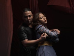 Kolaborasi Kunto Aji, Nadin Amizah dan Sal Priadi dalam Pertunjukan Limina|Limen