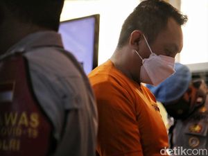 Aksi Driver Pajero Pukul Sopir Truk Berdalih Terpancing Emosi Aksi Driver Pajero Pukul Sopir Truk Berdalih Terpancing Emosi