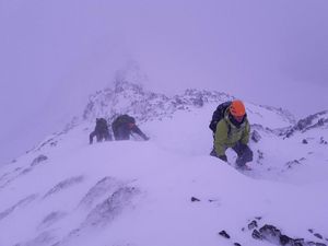 Ada Pekerjaan Unik di Puncak Gunung Paling Berbahaya Inggris