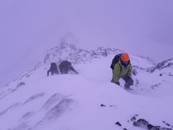 Ada Pekerjaan Unik di Puncak Gunung Paling Berbahaya Inggris
