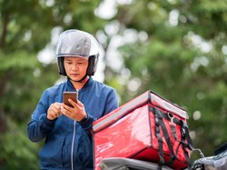 Bikin Ngakak! 5 Ojol Ini Punya Tingkah Nyeleneh Saat Kirim Makanan