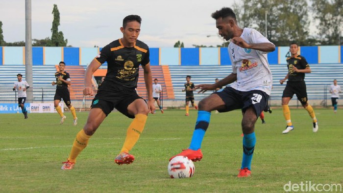 Persela Lamongan kalah dari Persebaya Surabaya