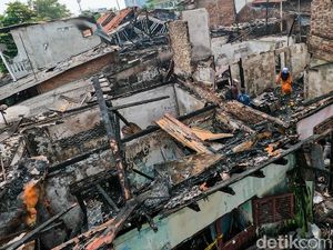 Potret Puing-puing Bangunan Sisa Kebakaran di Kemayoran
