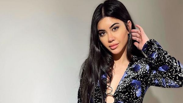 10 Potret Cantik WAGs Turki, Istri Pemain Euro 2020