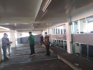 COVID-19 Melonjak, RSU Soetomo Sulap Tempat Parkir Jadi Ruang Perawatan COVID-19 Melonjak, RSU Soetomo Sulap Tempat Parkir Jadi Ruang Perawatan