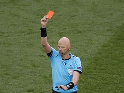 Hantu Kartu Merah Masih Gentayangi Belanda